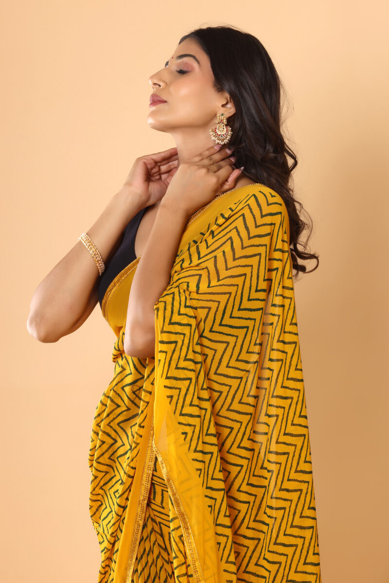 Yellow Zigzag Printed Weightless Malmal Saree for Women - Image 4